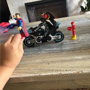 Batman bike and figurines - flash, Superman, Batman